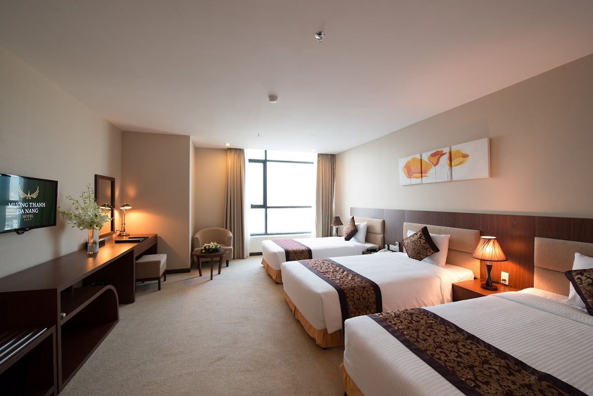 Mường Thanh Grand Đà Nẵng Hotel pool and grounds in Son Tra
