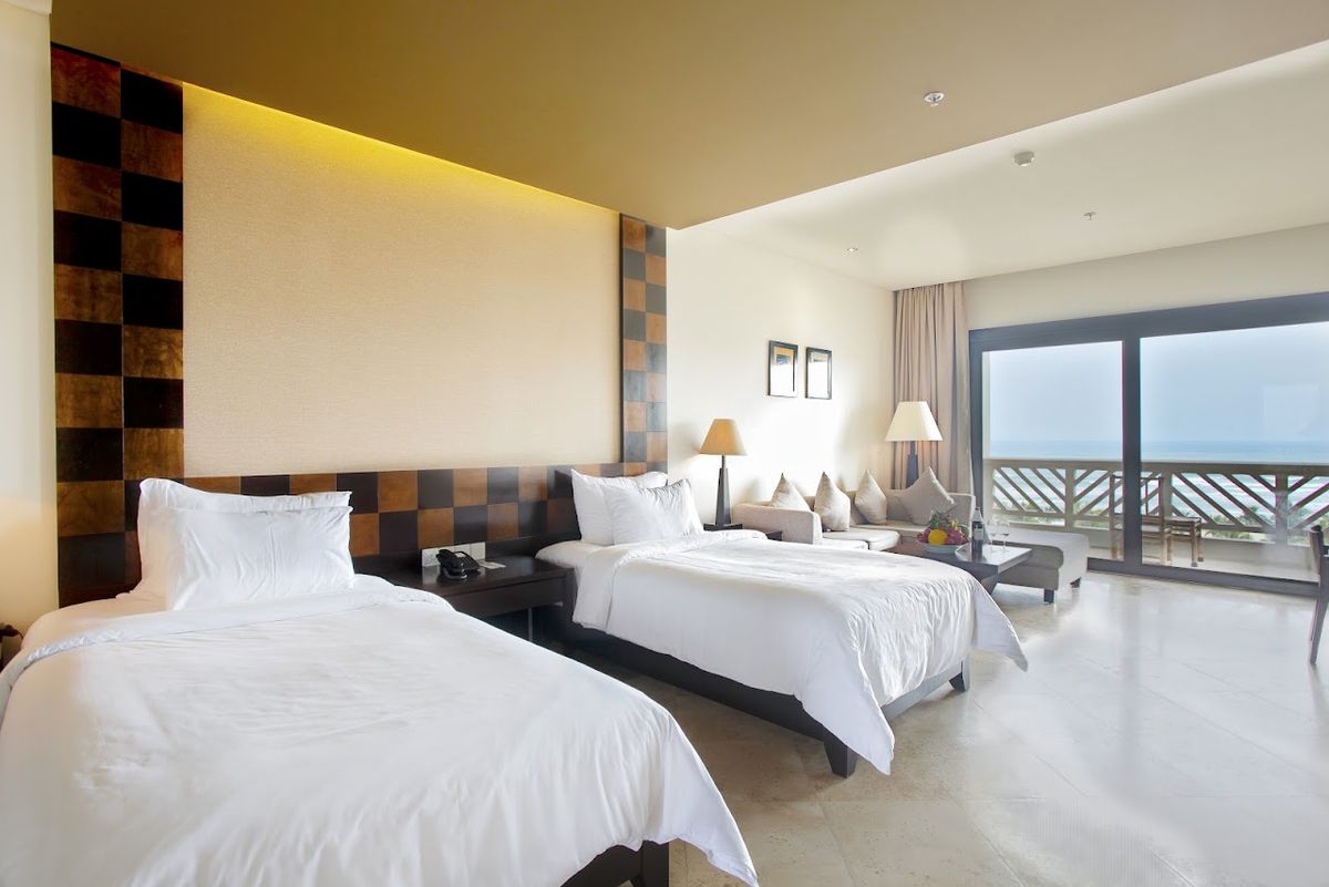 Olalani Resort & Condotel pool and grounds in Non Nuoc