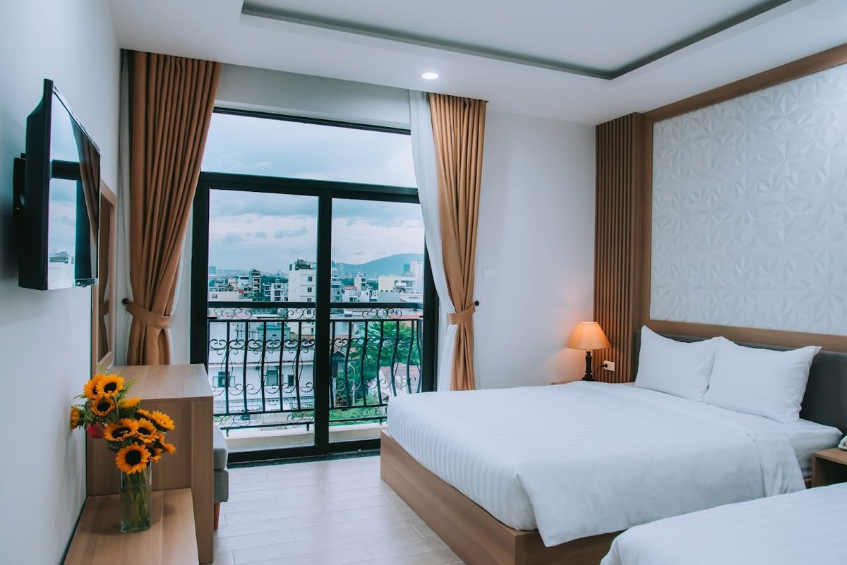OYO 371 An Duong Hotel & Apartment pool and grounds in Non Nuoc