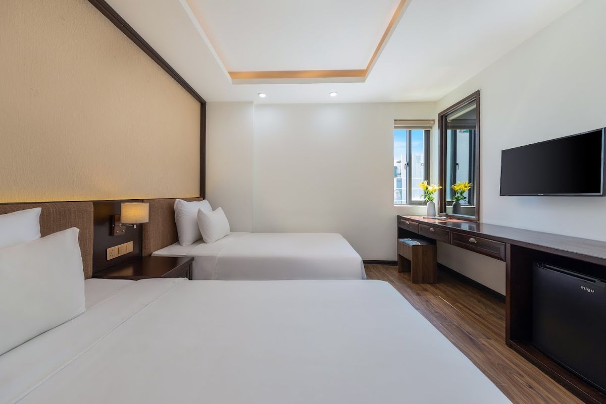Palazzo Da Nang Beach Hotel pool and grounds in An Thuong