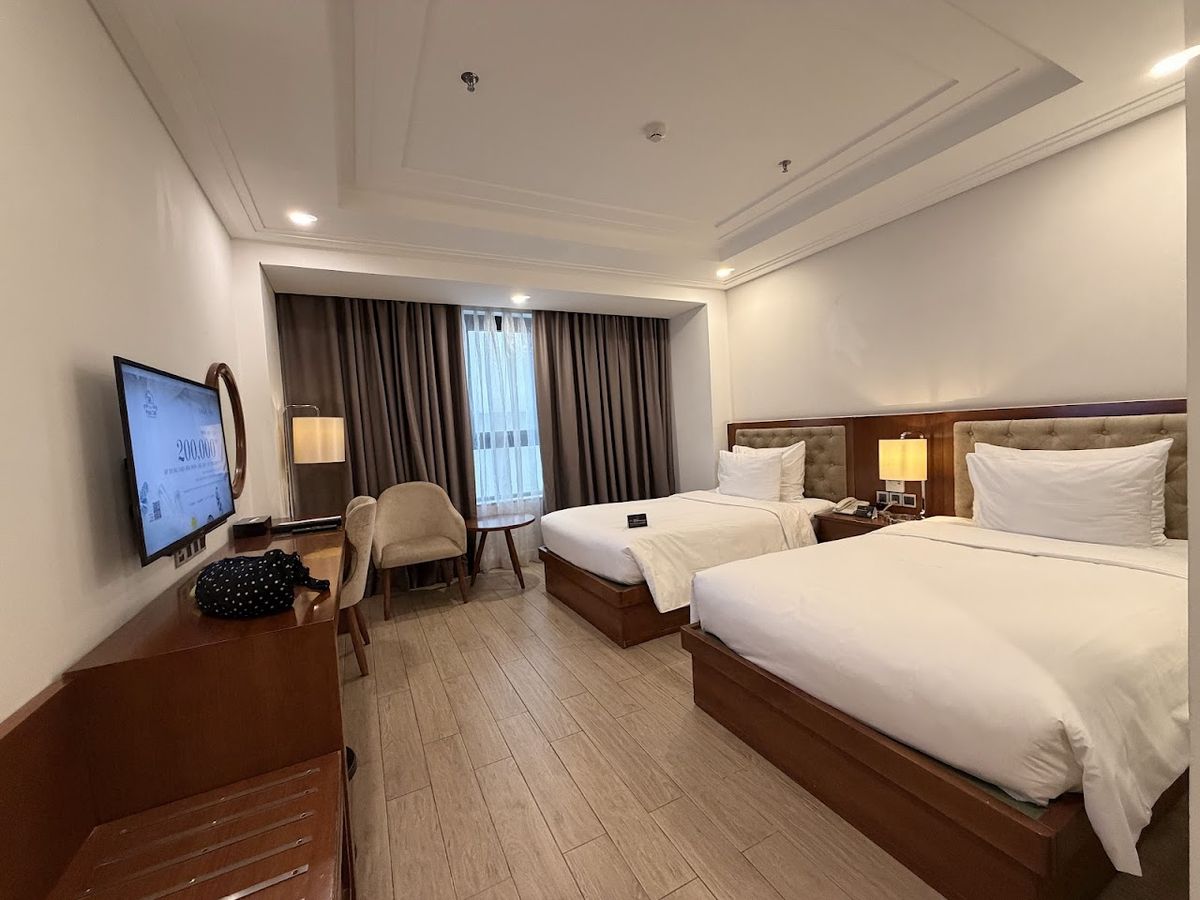 Paris Deli Danang Beach Hotel pool and grounds in My Khe Beach
