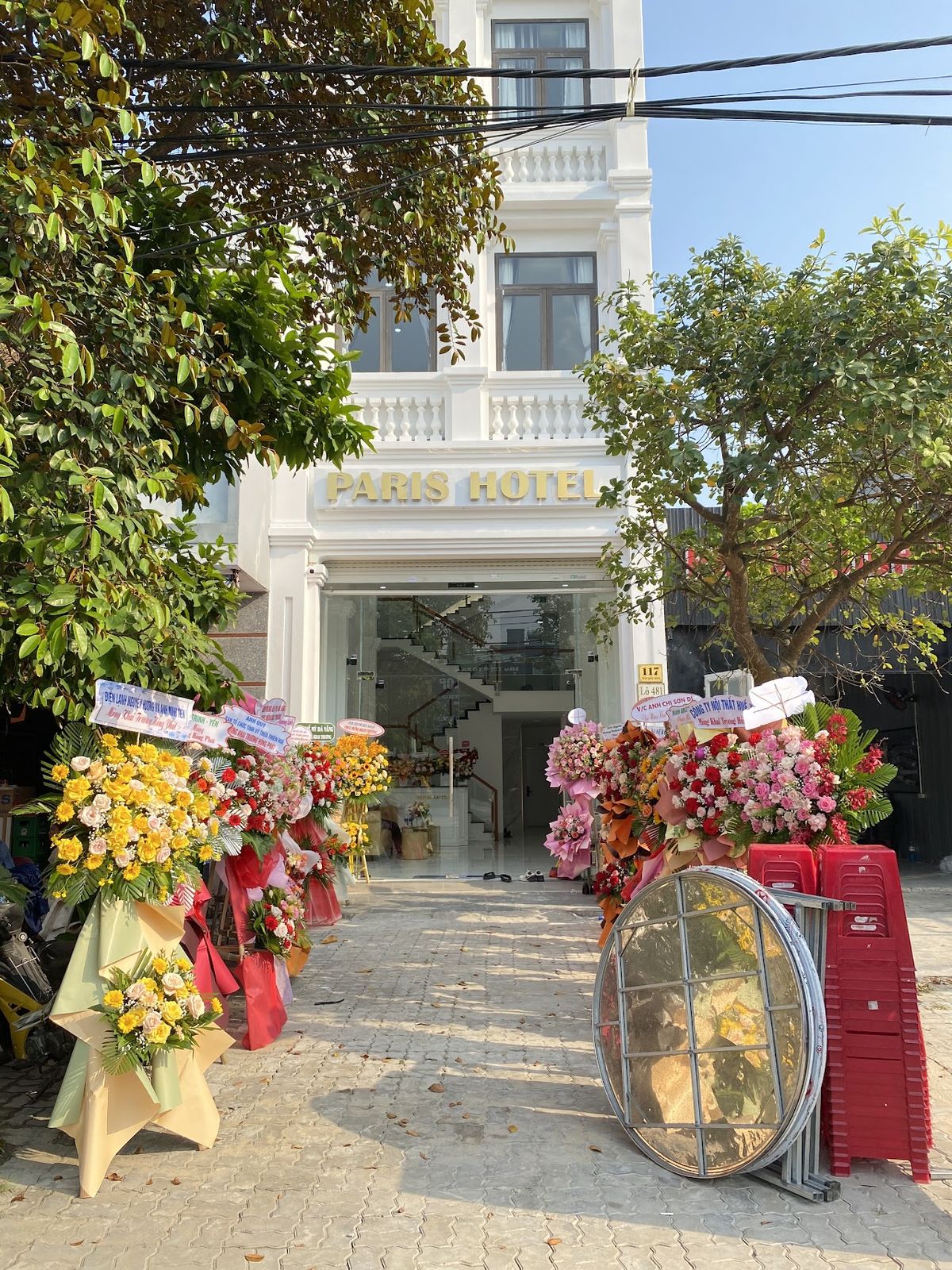Paris Hotel exterior in Non Nuoc