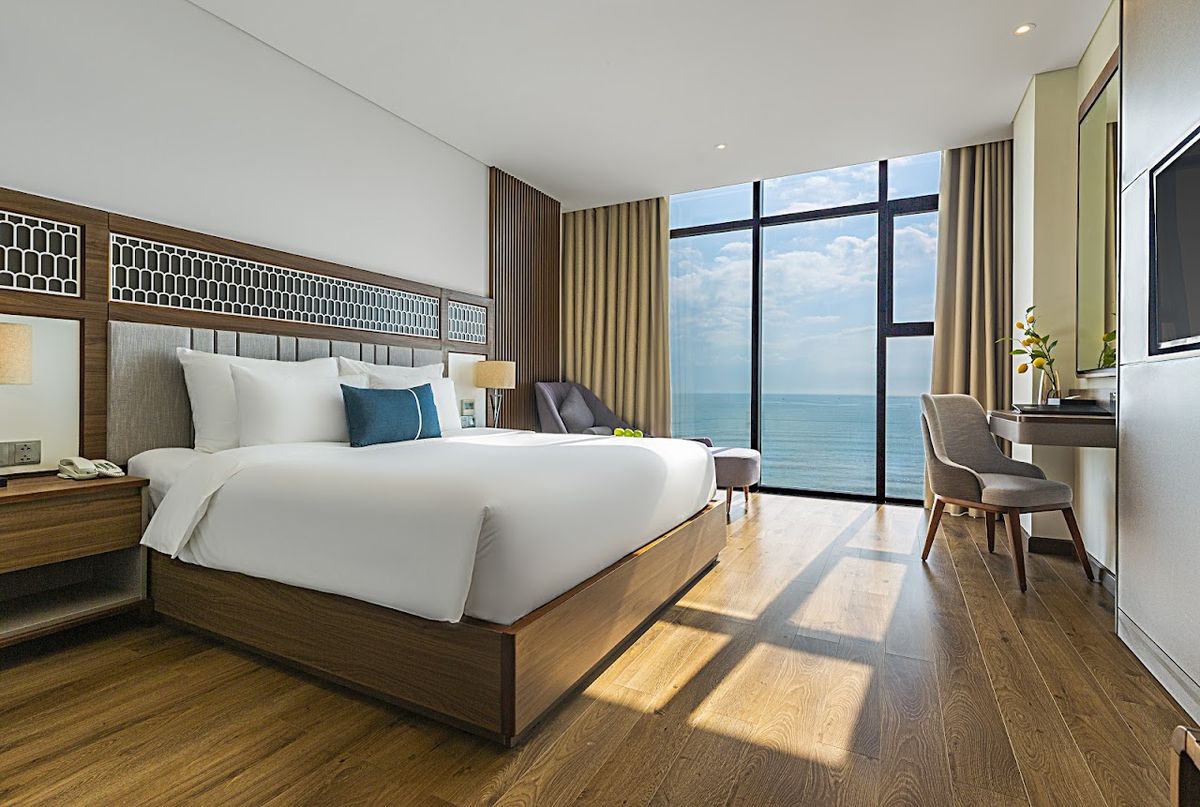 Peninsula Hotel Danang pool and grounds in Son Tra