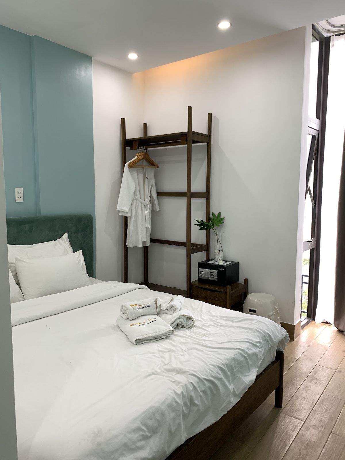 Phuong Tran Apartment and Hotel pool and grounds in Da Nang City Centre