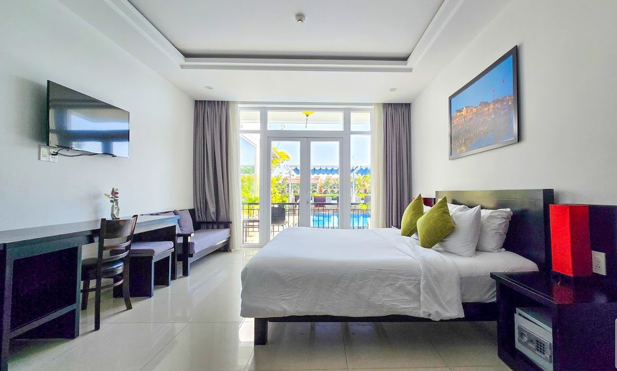 Riverside White House Hotel pool and grounds in Hoi An Old Town