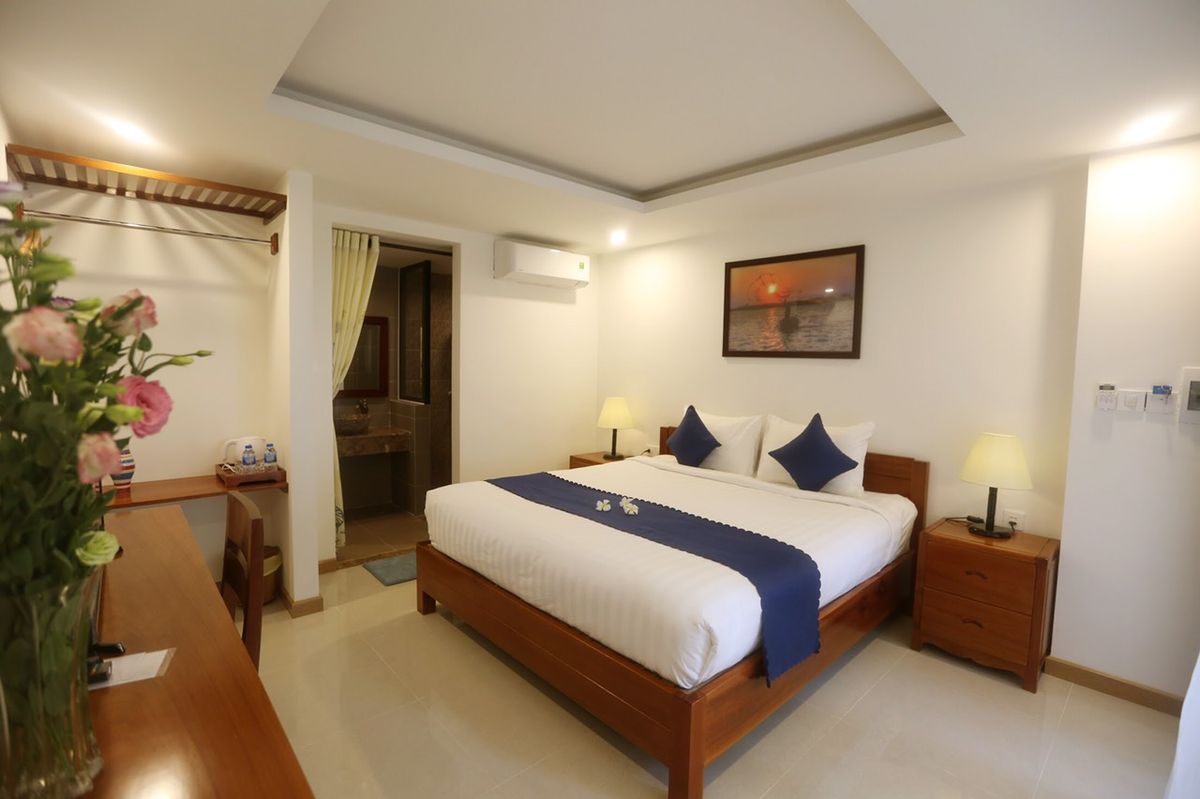 Sands River Villa Hoi An pool and grounds in Cua Dai