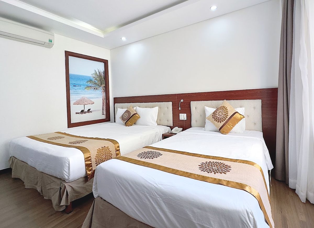 Sea Me Boutique Hotel pool and grounds in An Thuong