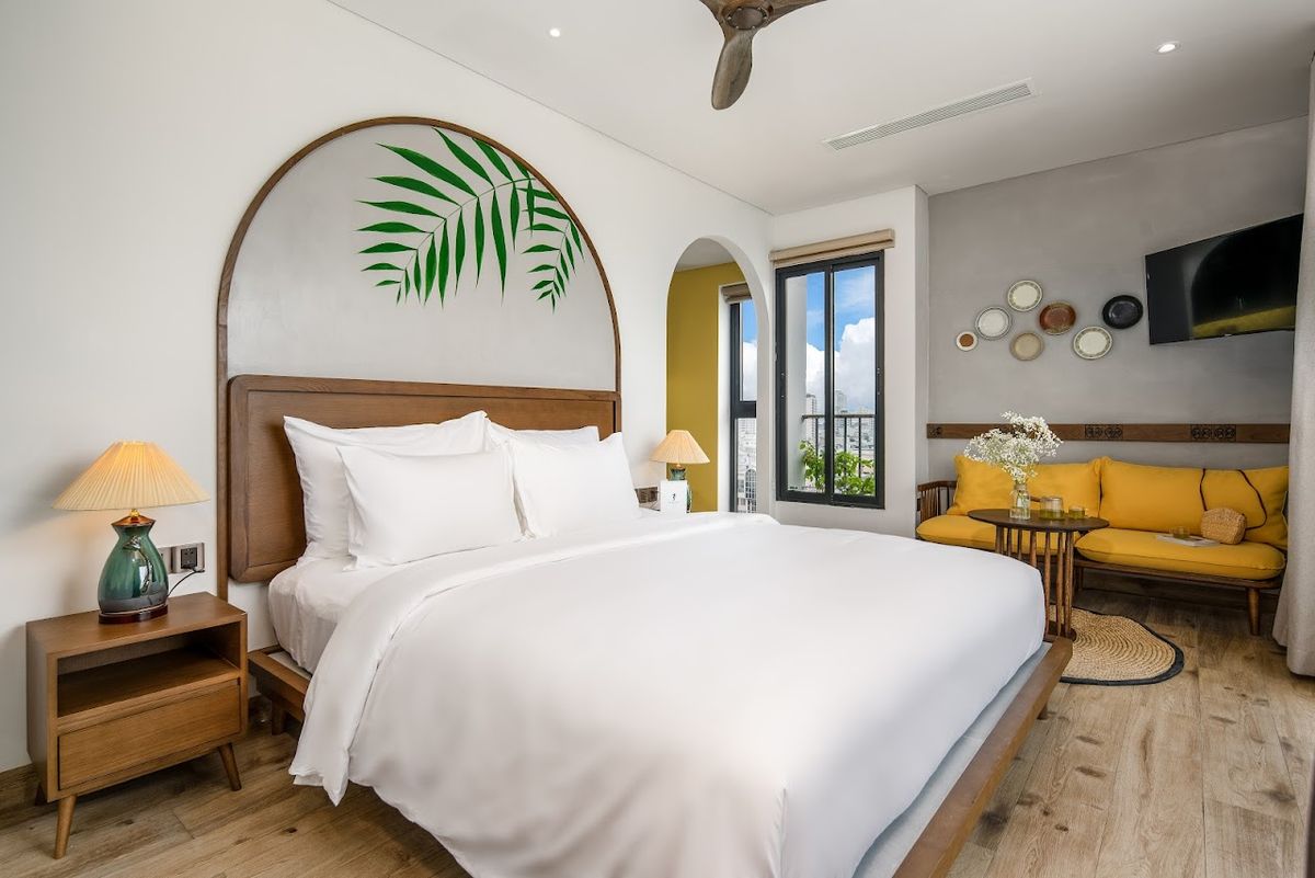 Seahorse Natalie Da Nang Hotel by Haviland pool and grounds in Da Nang City Centre