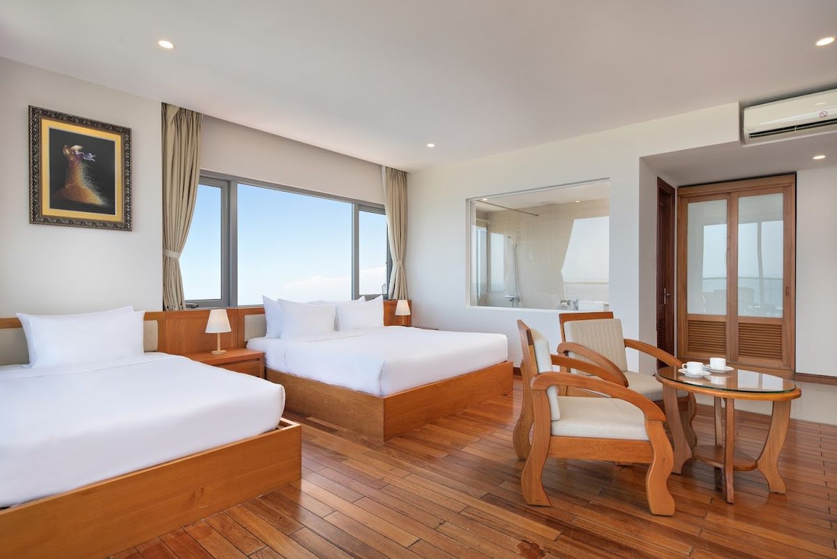 Sekong Hotel Da Nang Beach pool and grounds in My Khe Beach