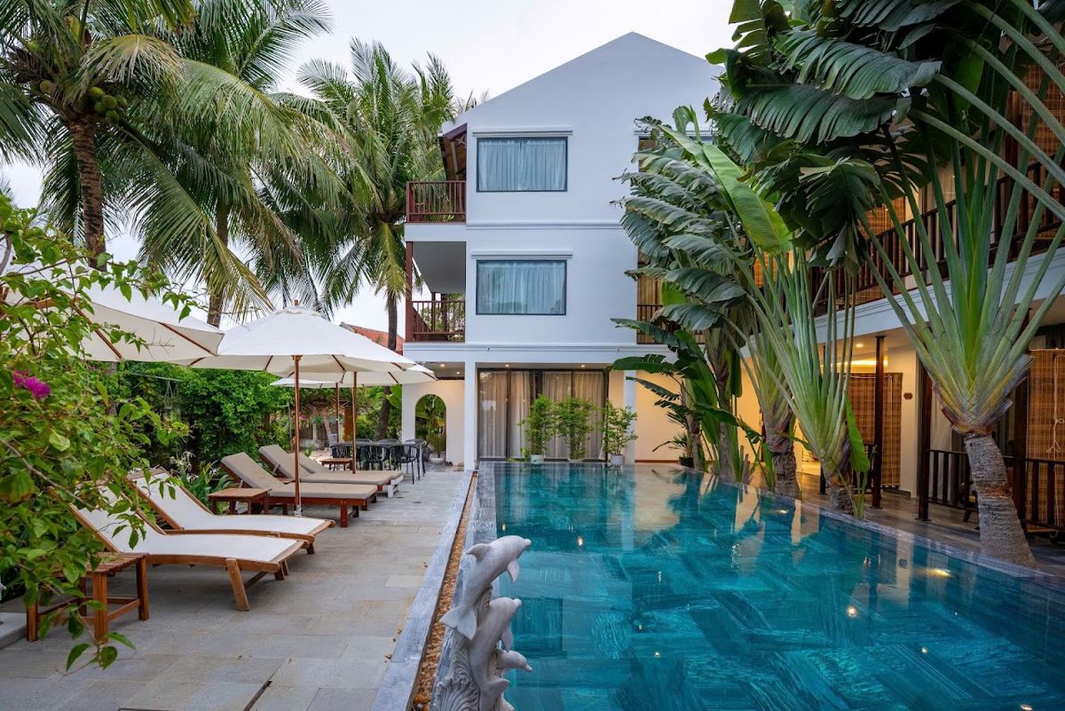 Shoreline Stay exterior in An Bang Beach