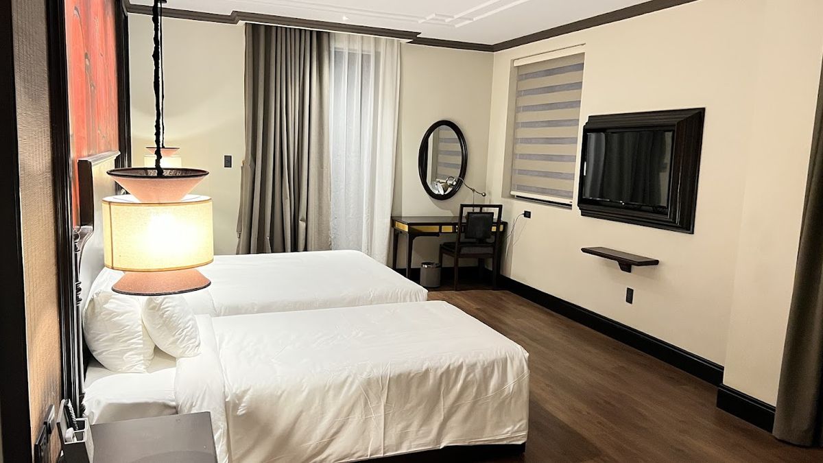 Silkian Hoian Hotel & Spa pool and grounds in Cua Dai