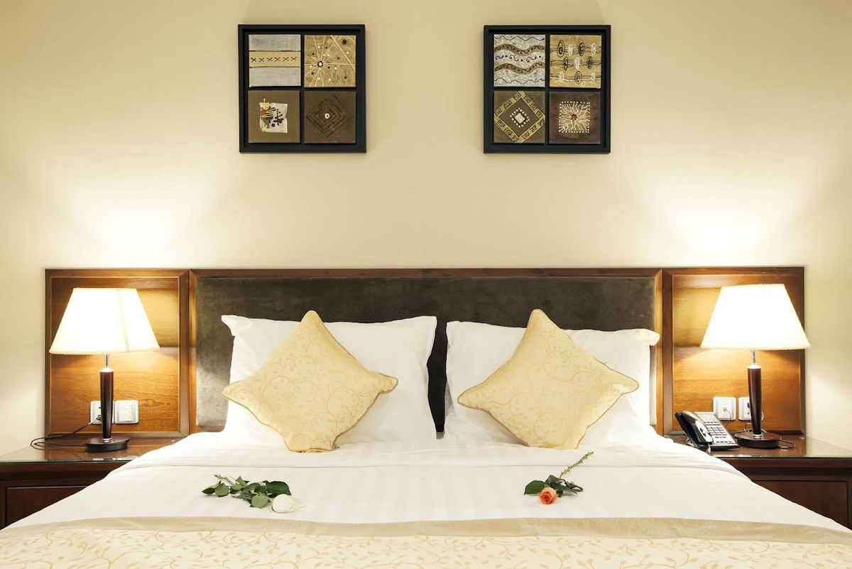 Stay Hotel pool and grounds in Da Nang City Centre
