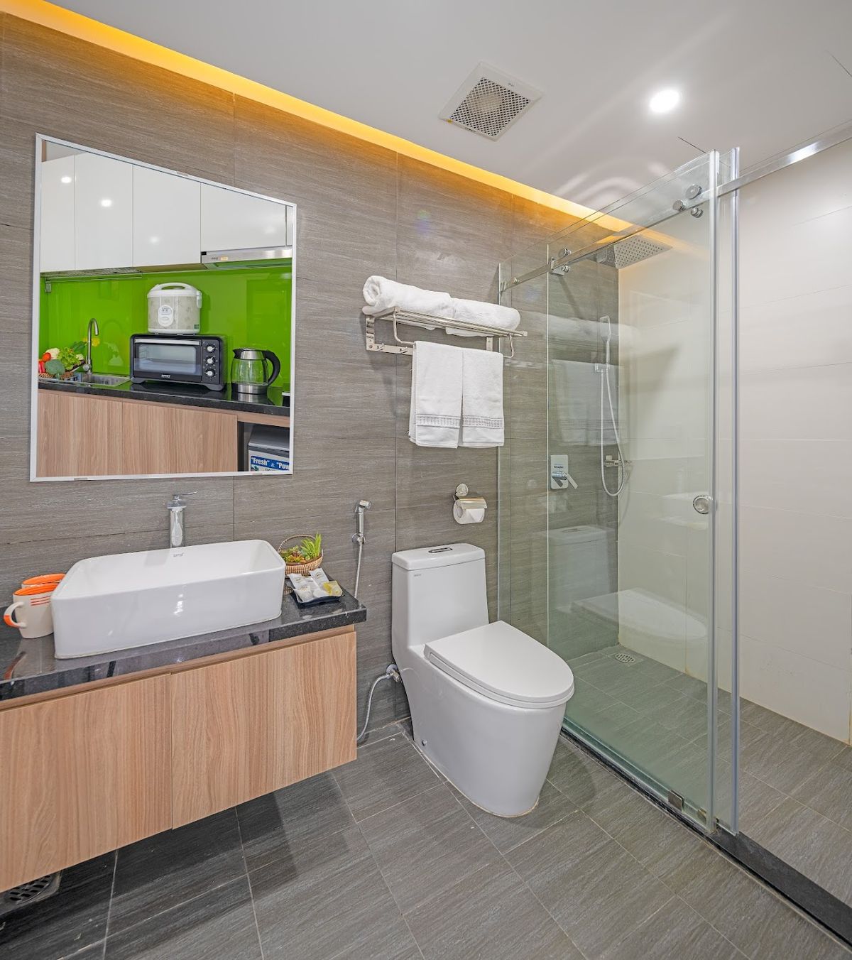 Suri Apartment & Hotel room interior in Non Nuoc