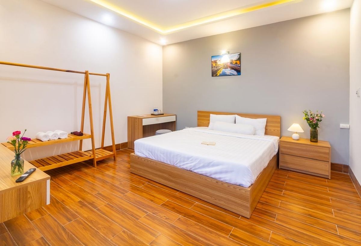 Tài Nhiên Homestay pool and grounds in Cua Dai