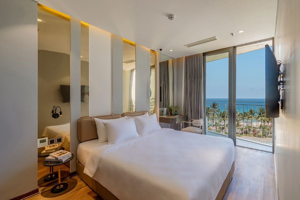 Taiyo apartment and hotel pool and grounds in An Thuong