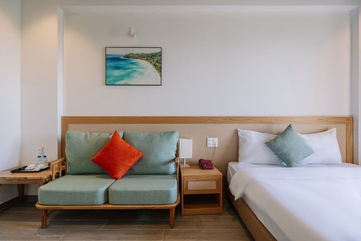 The Shine Hotel & Apartment Da Nang pool and grounds in Non Nuoc