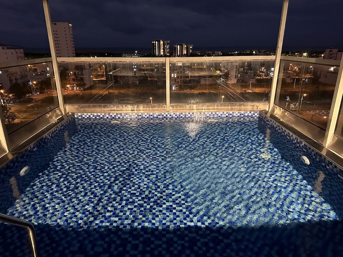 The Shine Hotel & Apartment Da Nang room interior in Non Nuoc