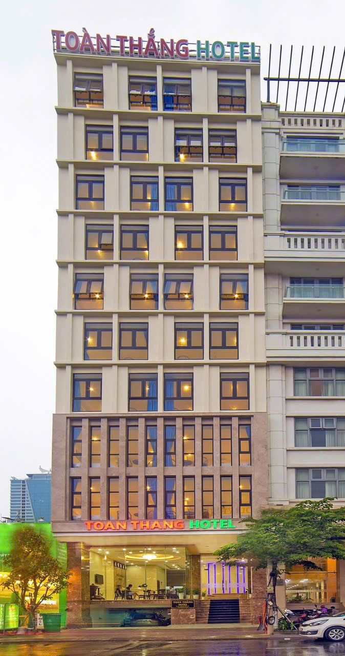 Toàn Thắng Hotel exterior in My Khe Beach
