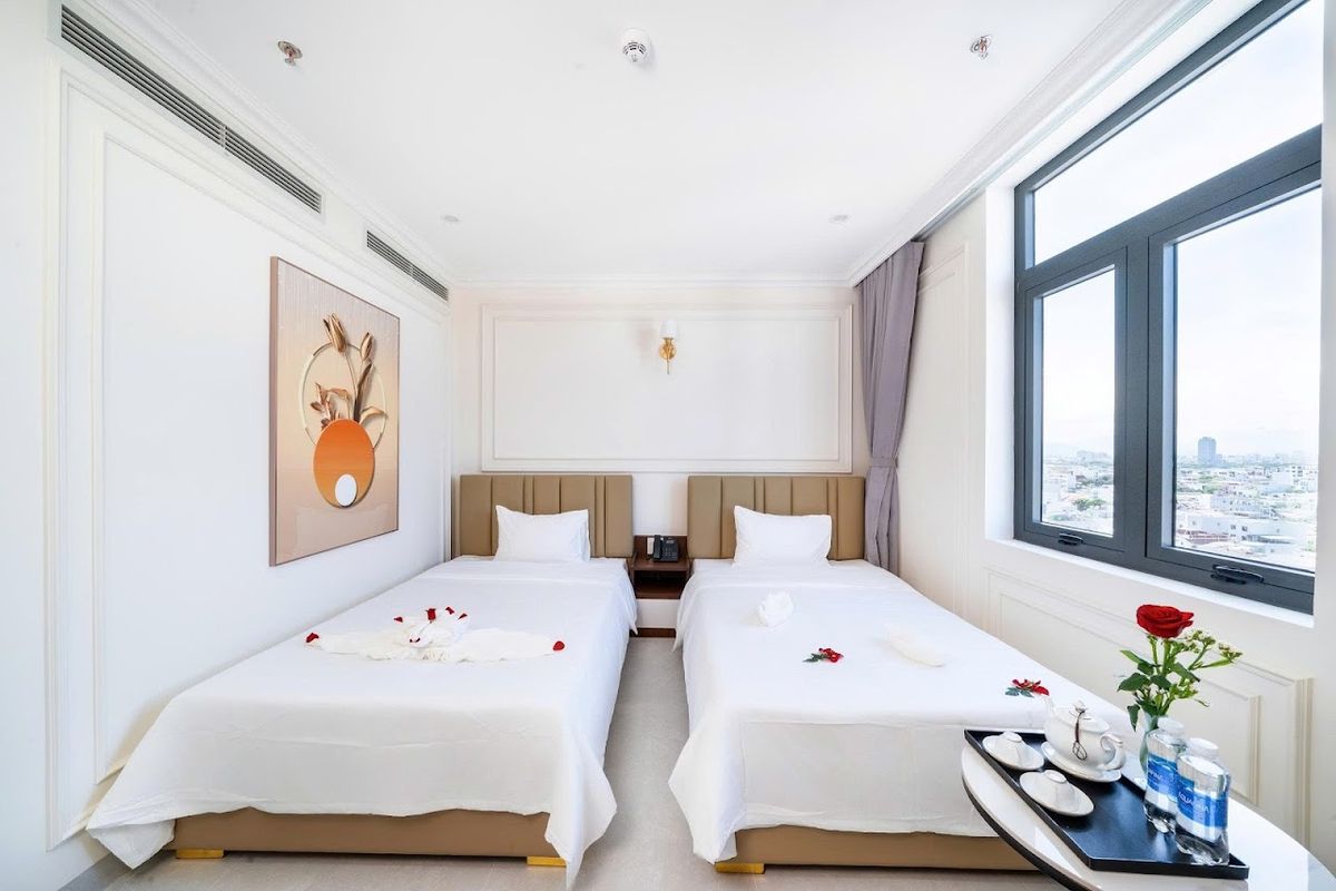 Tourane Boutique Hotel pool and grounds in Non Nuoc