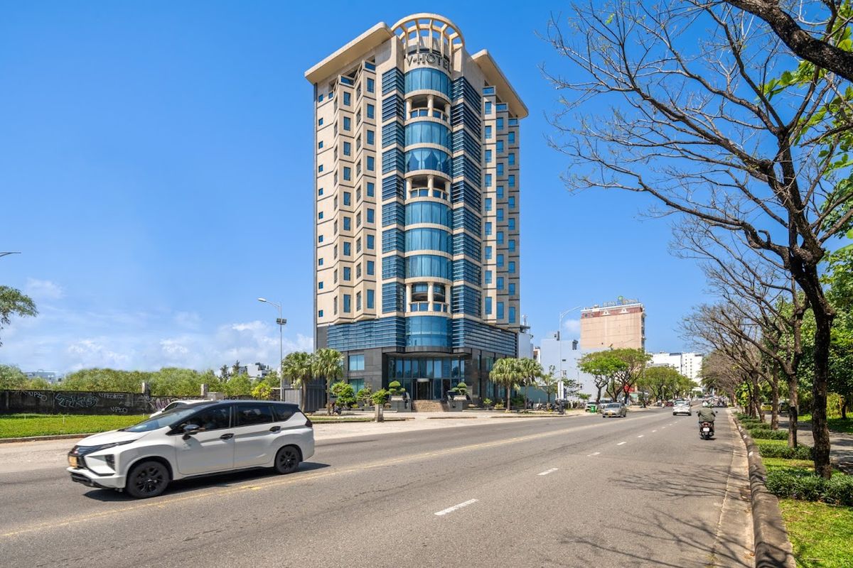 V-Hotel exterior in Non Nuoc