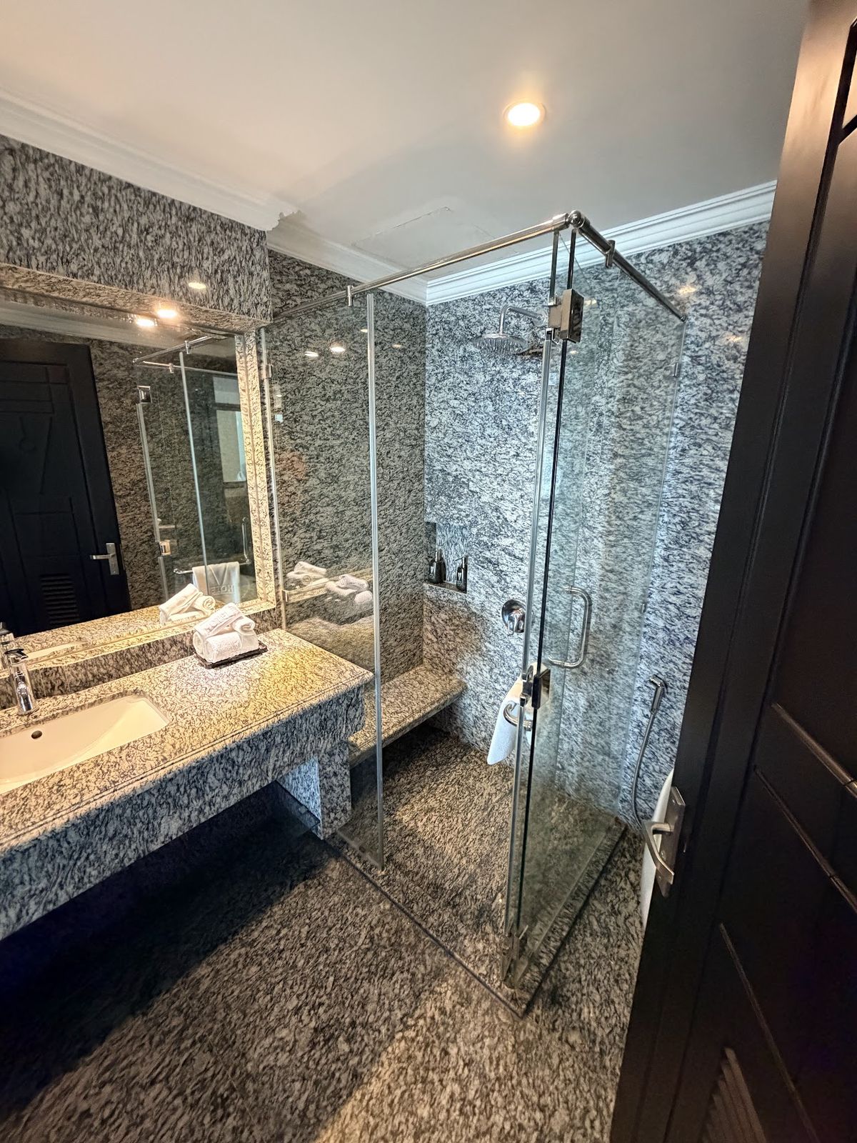 V-Hotel facilities in Non Nuoc