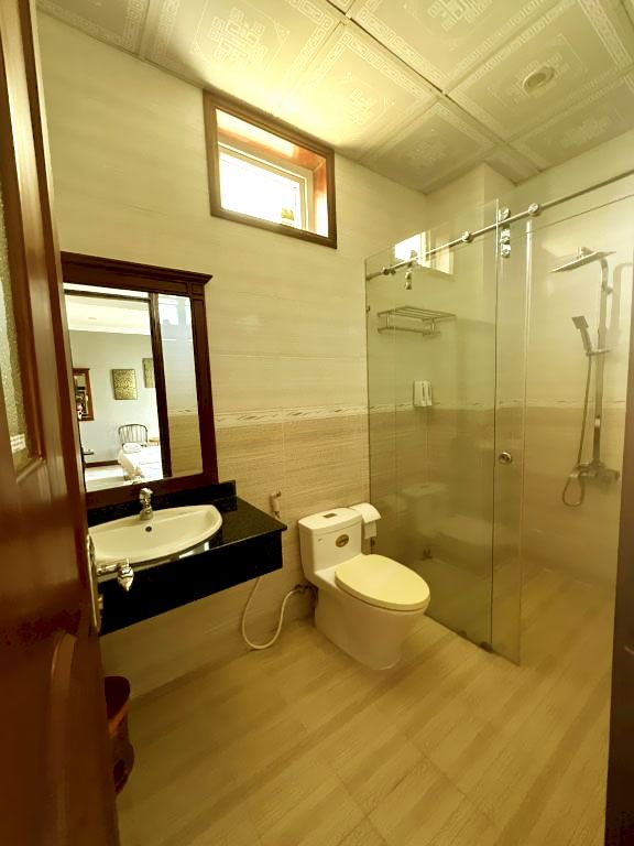 Villa Hotel LeNa room interior in My Khe Beach