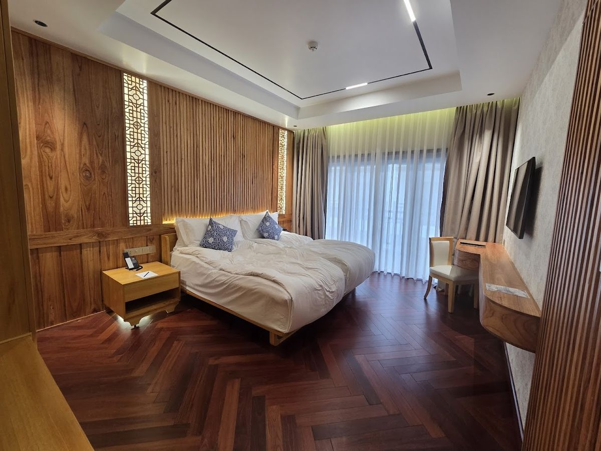 Wafaifo Resort Hoi An pool and grounds in Hoi An Old Town