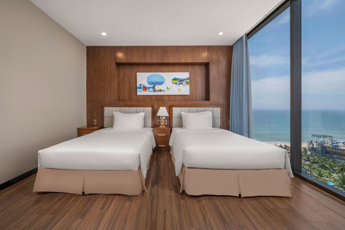 Yarra Ocean Suites Danang pool and grounds in An Thuong
